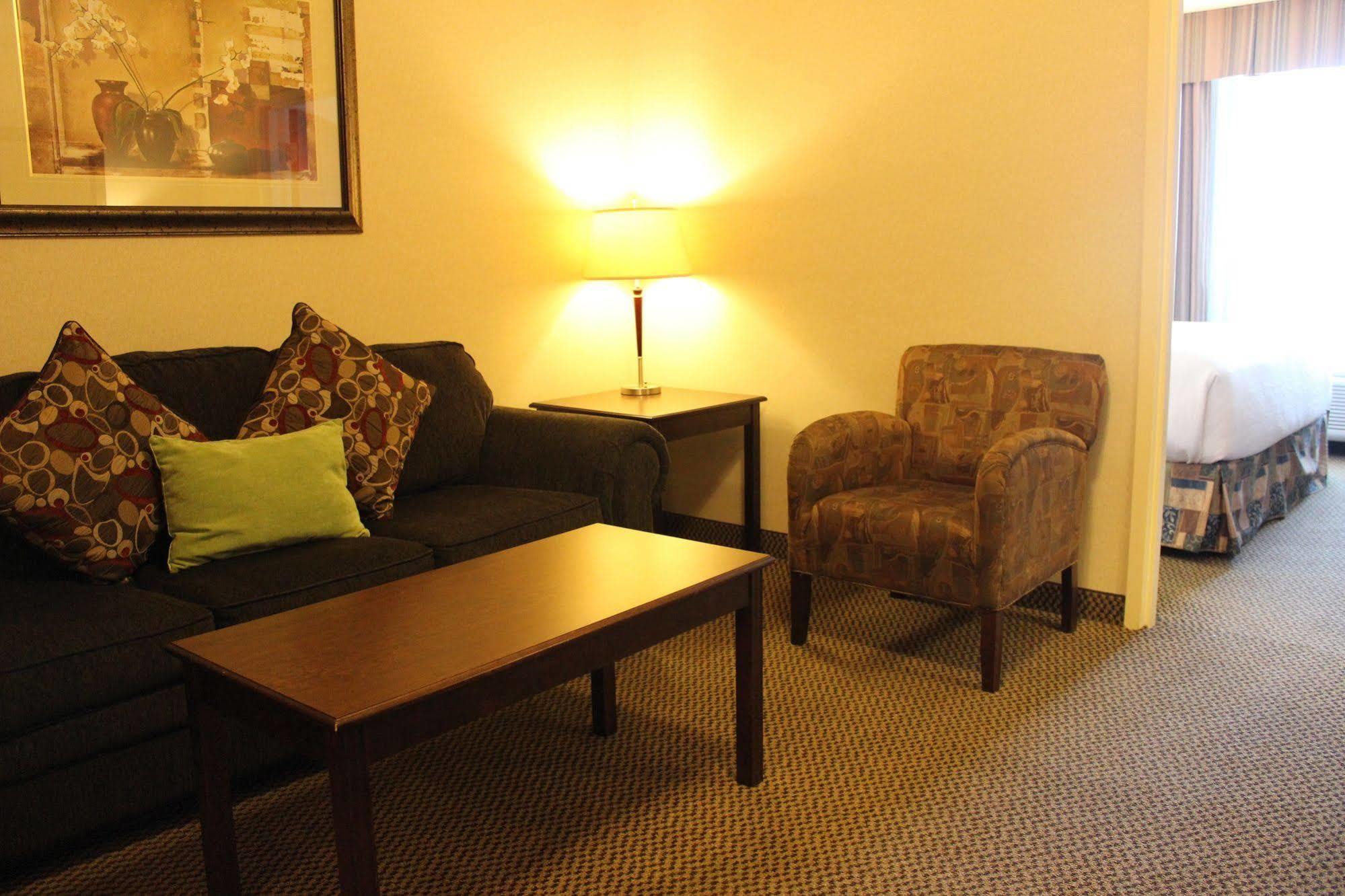 Holiday Inn Hotel & Suites-West Edmonton, An Ihg Hotel Exterior photo